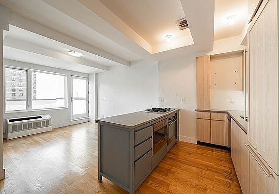 2nd image of 887 Bergen St APT 2A