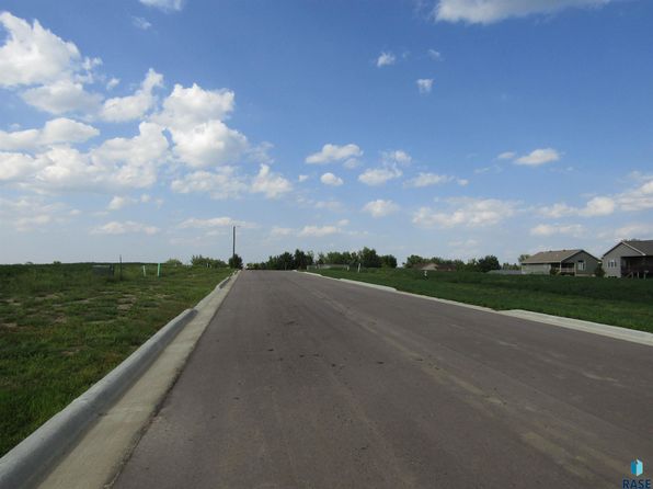 809 W 4th Ave, Humboldt, SD 57035