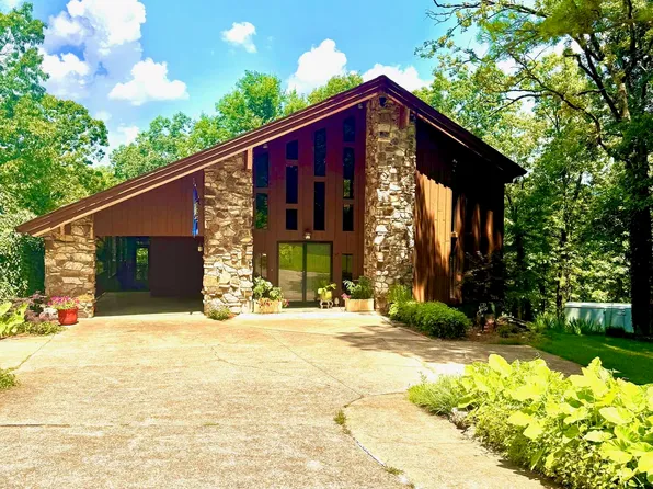 42 W Waketa Dr, Cherokee Village, AR 72529