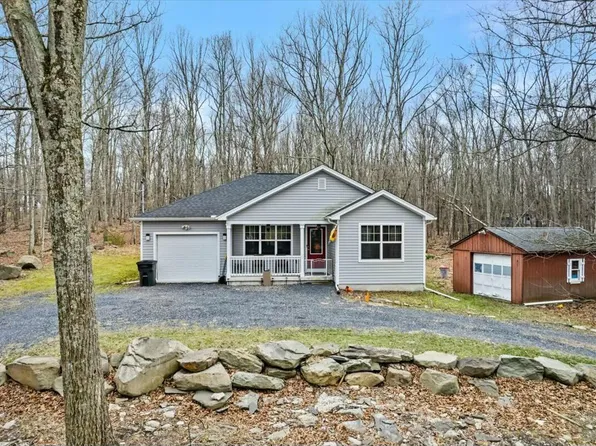 5326 Red Fox Trl, East Stroudsburg, PA 18302