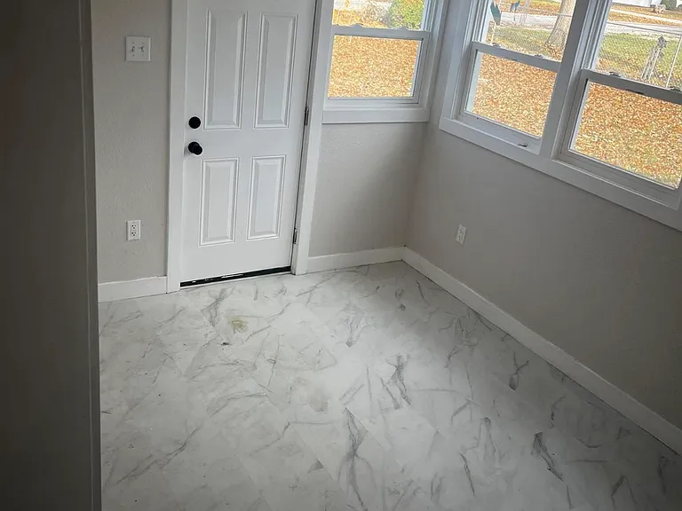 404 E Warren St — Photo 6