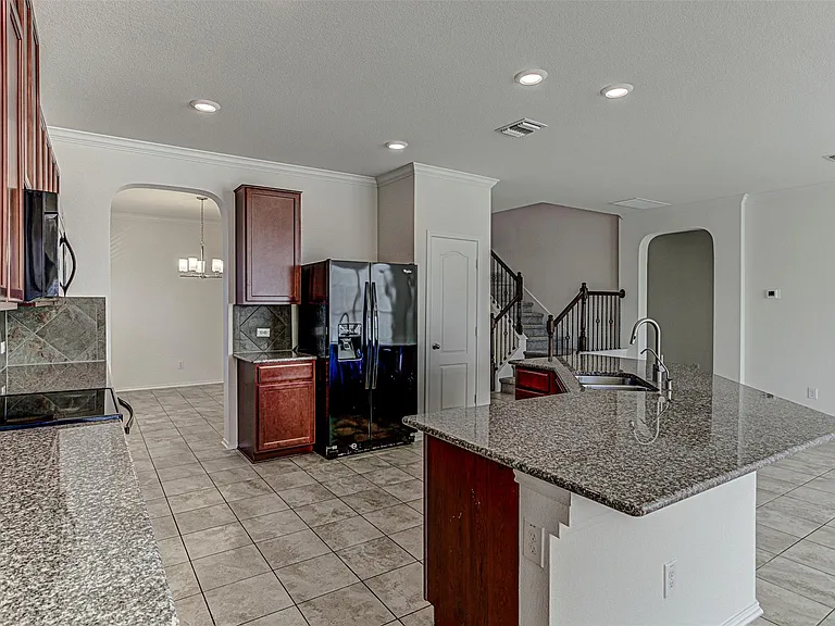 339 Alamosa Dr — Photo 16