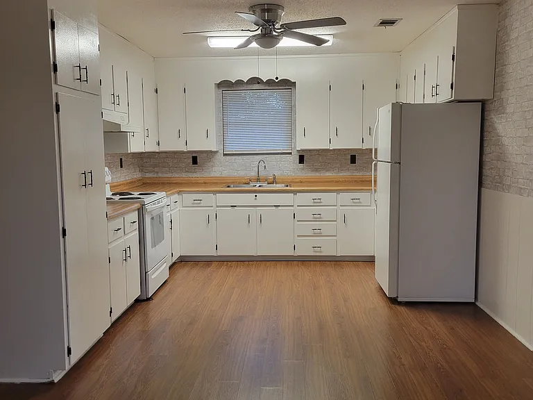 1953 Lansing Dr #A — Photo 2