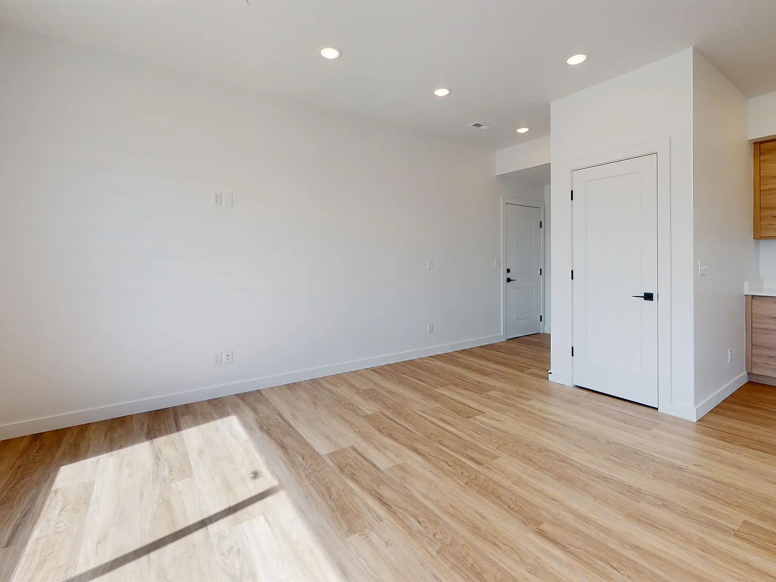 SM Bldg 03: Unit 306 - 306 — Photo 2