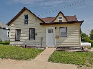 221 Summer St, Viola, IA 52336