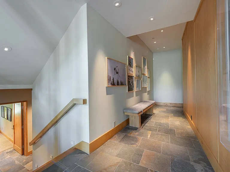 568 Hidden Lake Ct — Photo 42