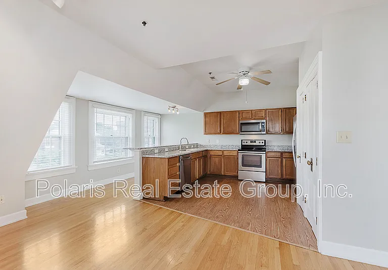 101 E 14th St #3 — Photo 14