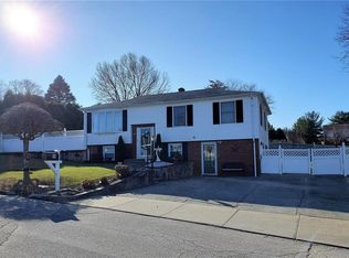 69 Tanglewood Dr, West Warwick, RI 02893