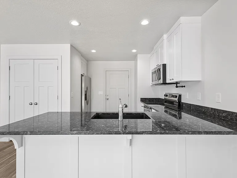 917 N 100 W — Photo 17