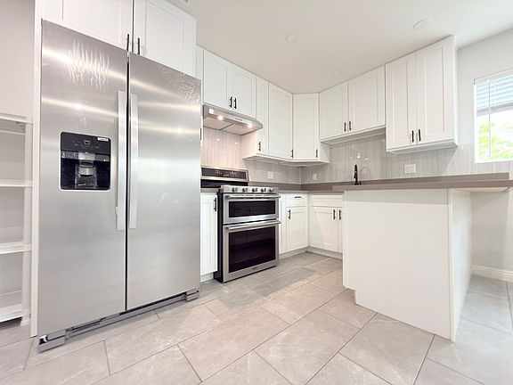 3rd image of 6713 Goodland Ave