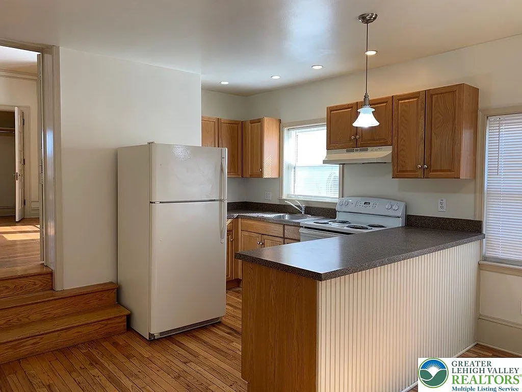 1 bed, 1.0 bath, 1200 sqft, $1,475 — Photo 2