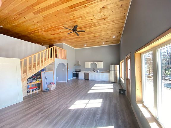 4th image of 209 Robison Rd