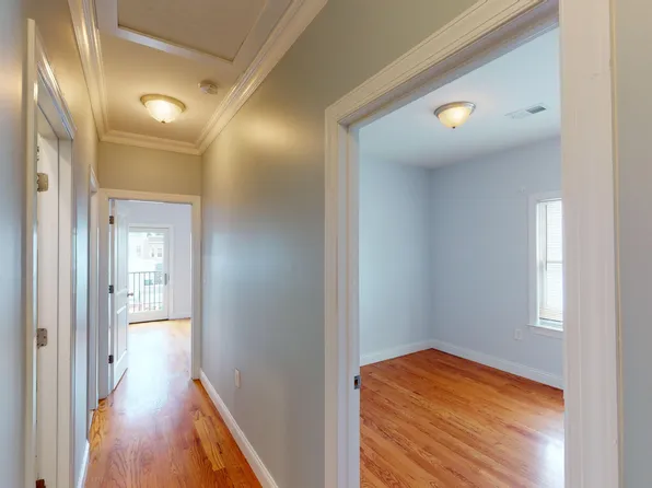 255 Griffith Street image 9 of 21