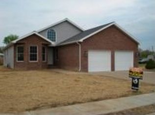 10588 Willow Creek Rd, Newburgh, IN 47630