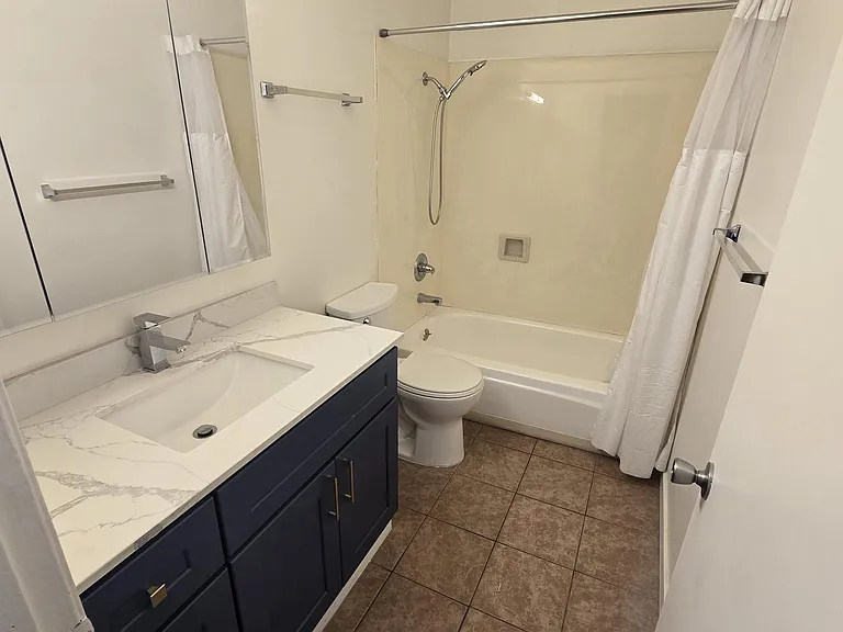 2 bed, 1.0 bath, 850 sqft, $2,295 — Photo 12