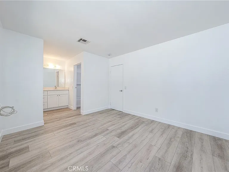 1650 S Campus Ave #17 — Photo 15