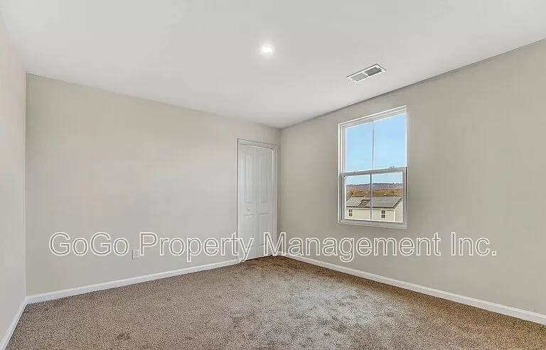 8 Torrington Dr — Photo 15