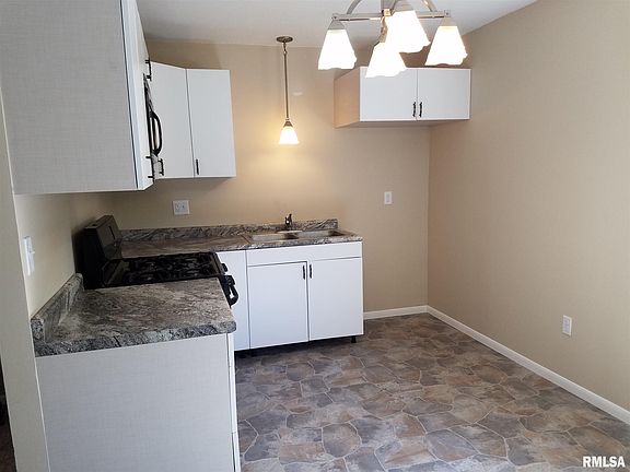 4th image of 5919 N Wacker Dr