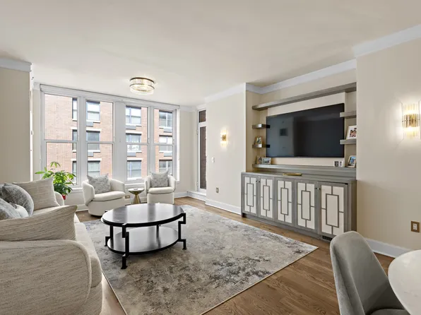 1125 Maxwell Lane image 3 of 40