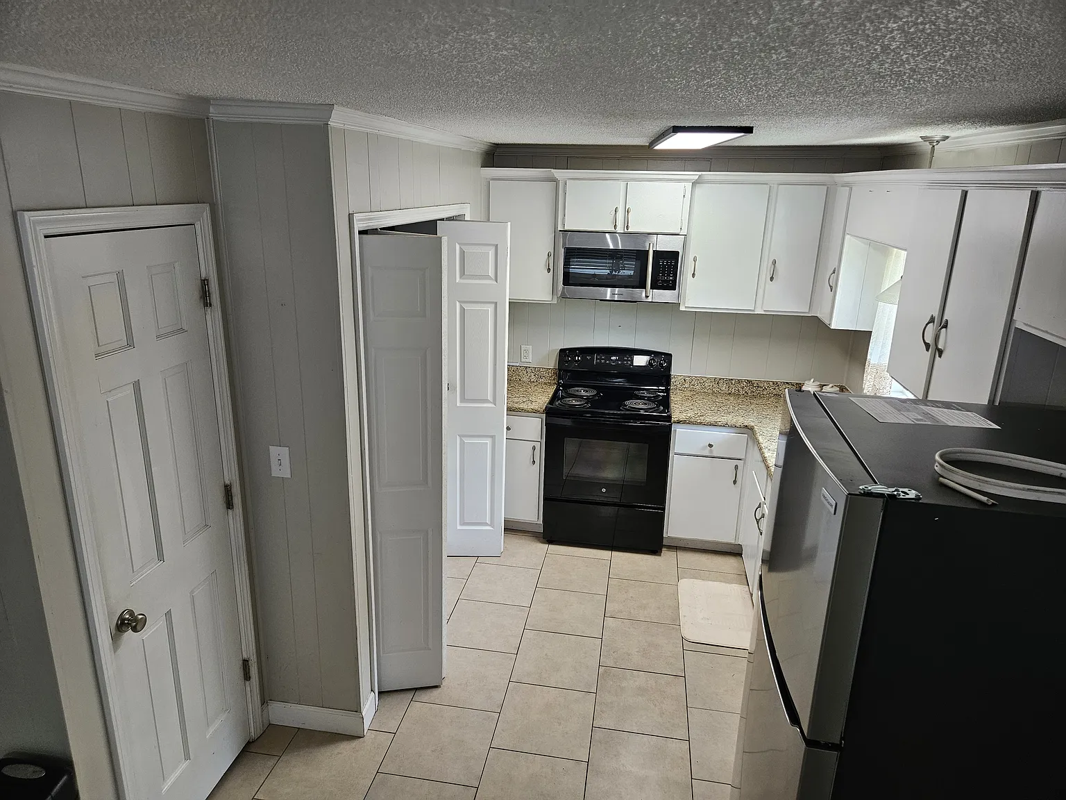 4 bed, 1323 sqft, $1,875 — Photo 4