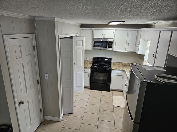 4th image of 700 Rosedale Arch