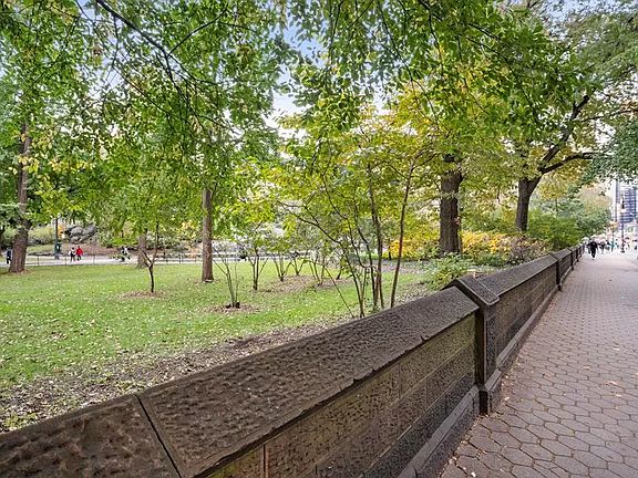 5th image of 150 Central Park S #403