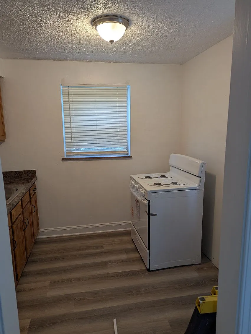 2 bed, 900 sqft, $975 — Photo 2