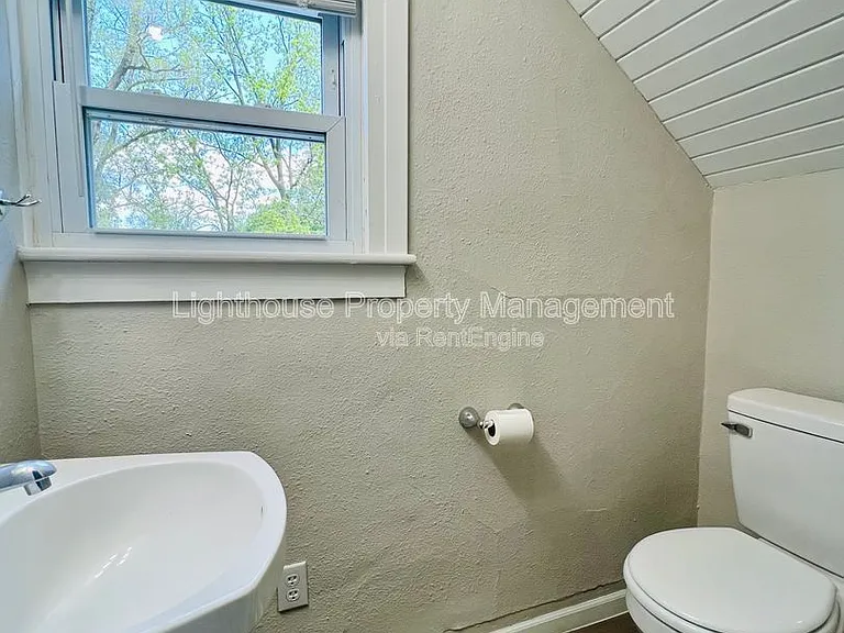 708 Elizabeth St — Photo 13