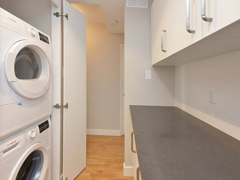 111 Lawton Blvd — Photo 15
