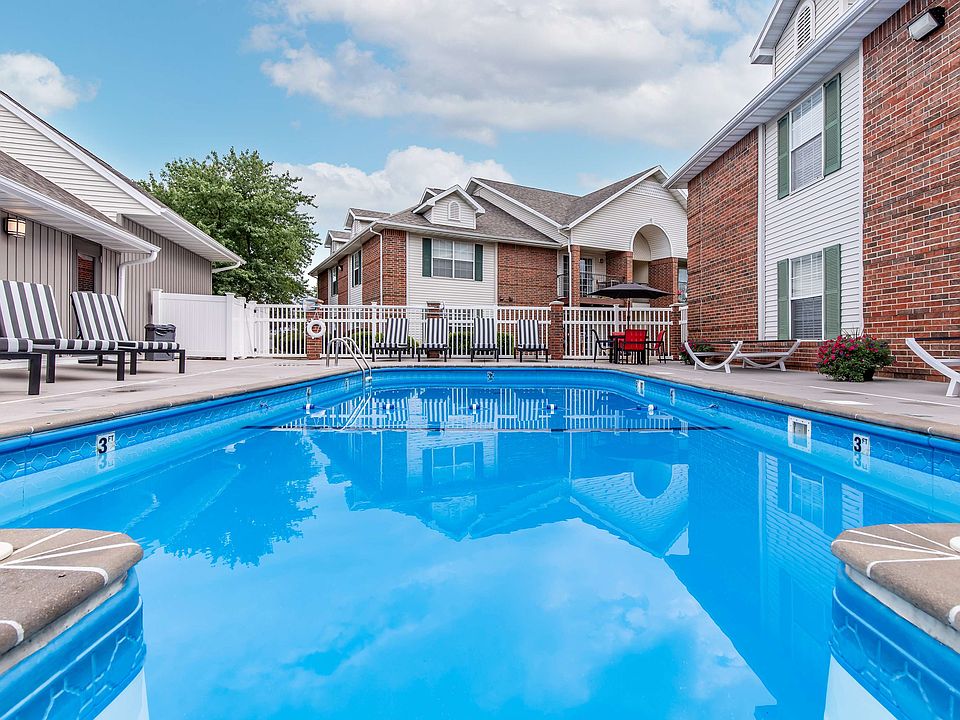Hawthorn Suites Apartments Pool