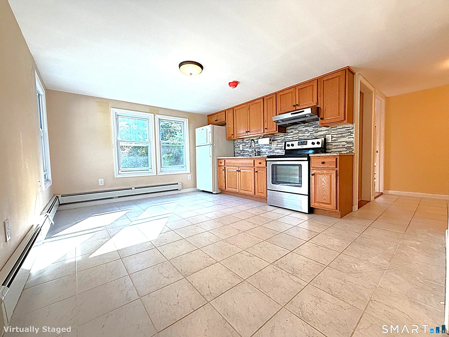 3 bed, 1.0 bath, 2008 sqft, $2,200 — Photo 3
