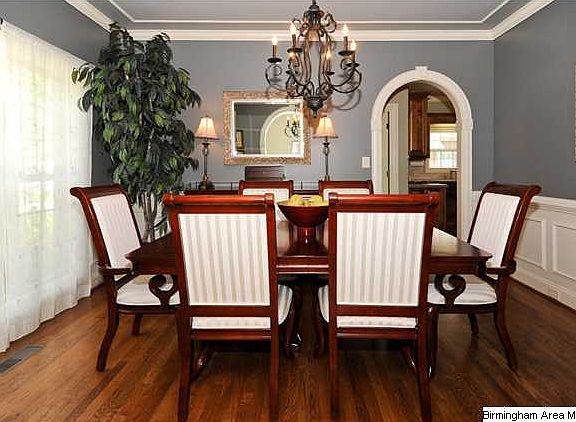 5th image of 7512 Surrey Ln