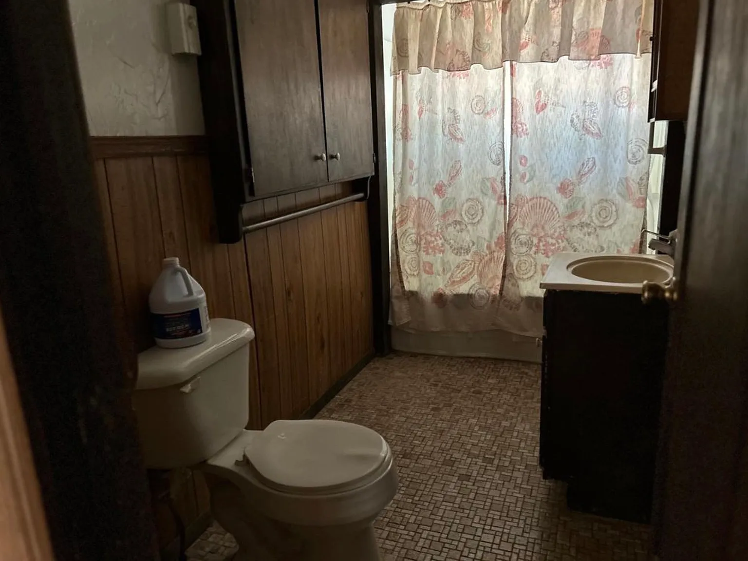 4 bed, 2150 sqft, $2,200 — Photo 3