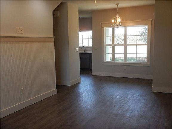 4th image of 1900 Duckhorn Dr