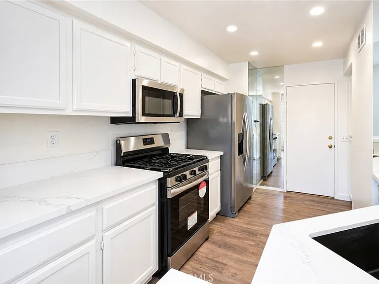 103 Coronado Cay Ln — Photo 2