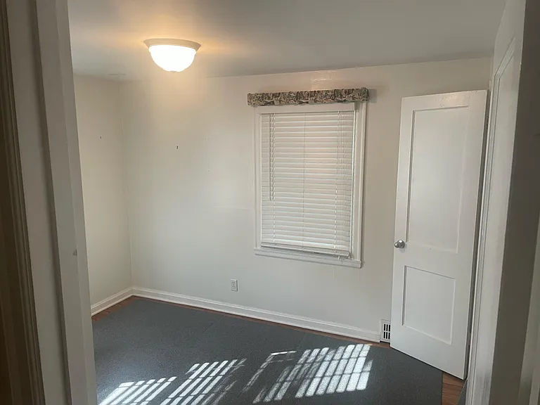4221 Oxford Rd — Photo 4