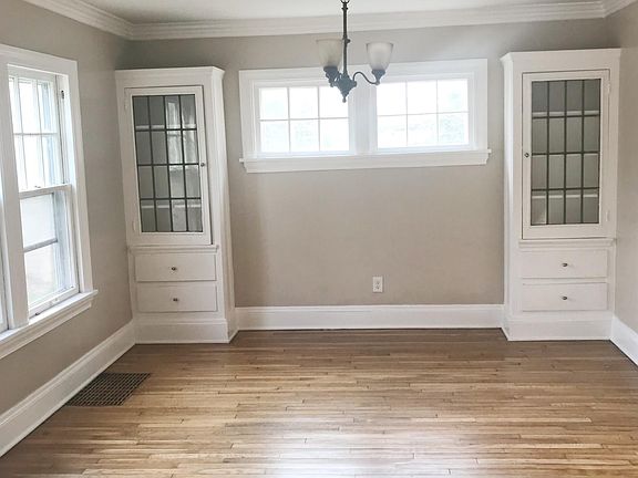 Dinning Room - Beautiful Built-In's 