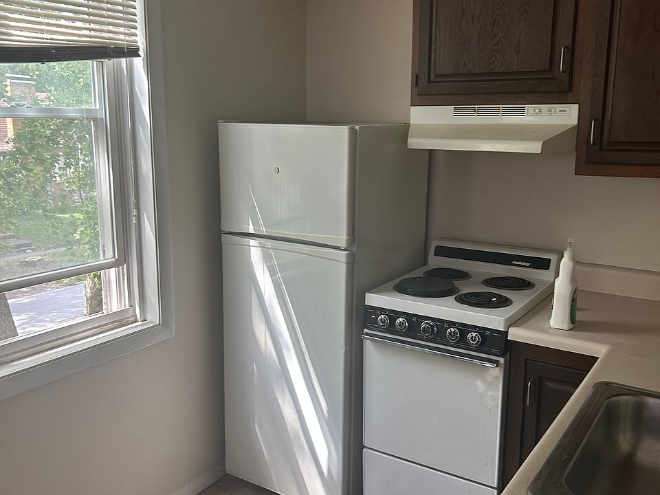 2nd image of 624 S Macarthur Blvd #B
