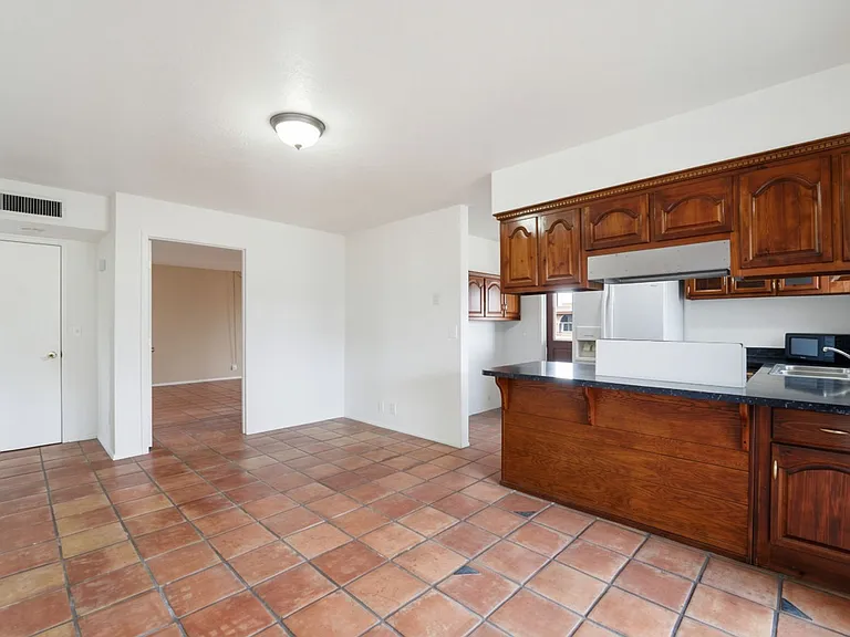 545 E Brown Rd — Photo 7