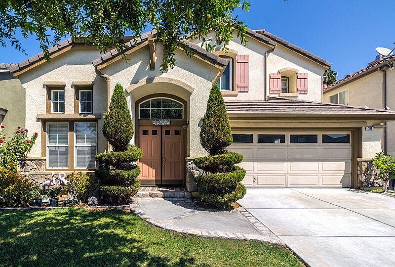 1st image of 369 Gardenia Dr