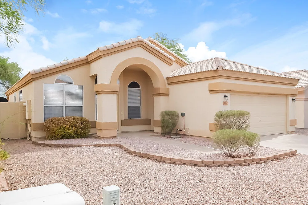 4 bed, 2.0 bath, 1767 sqft, $2,550 — Photo 3