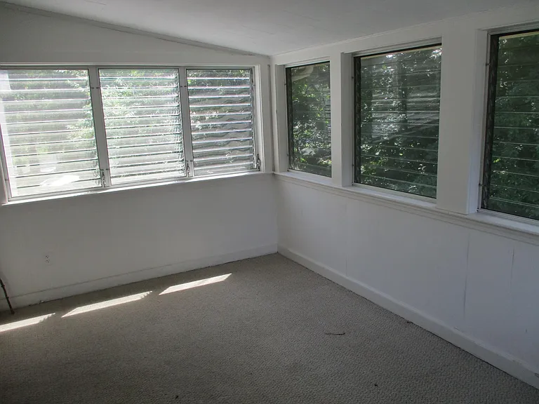112 Warwick Rd — Photo 6