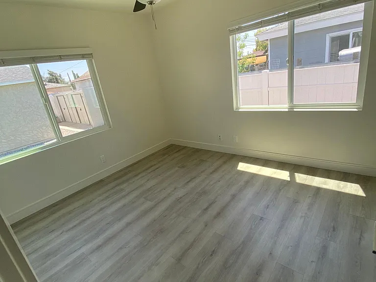 546 N Barbara Ave — Photo 21