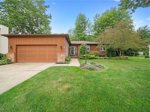 9260 Hidden Glen Dr, Mentor, OH 44060