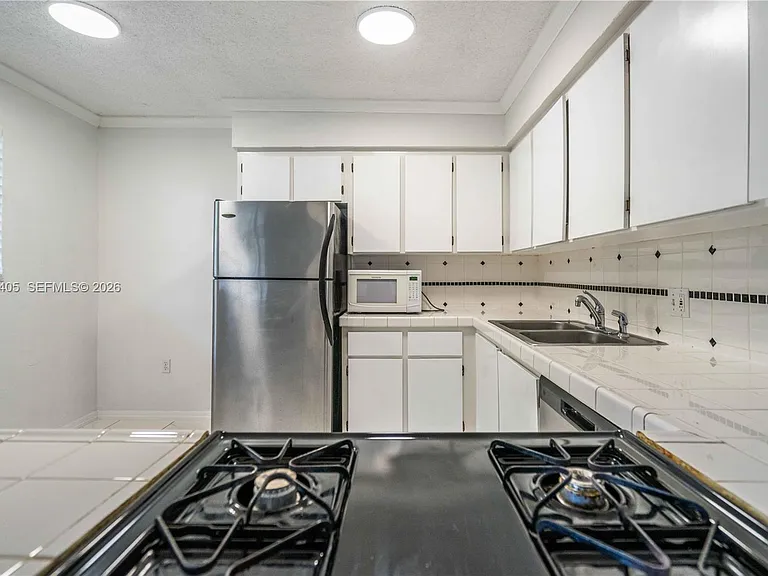 3265 Virginia St #18 — Photo 7