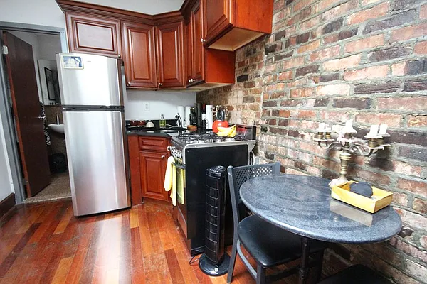 Rented by Dynamik Realty | media 18