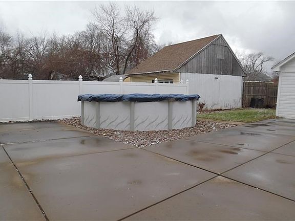 4th image of 8724 Pershing Ave