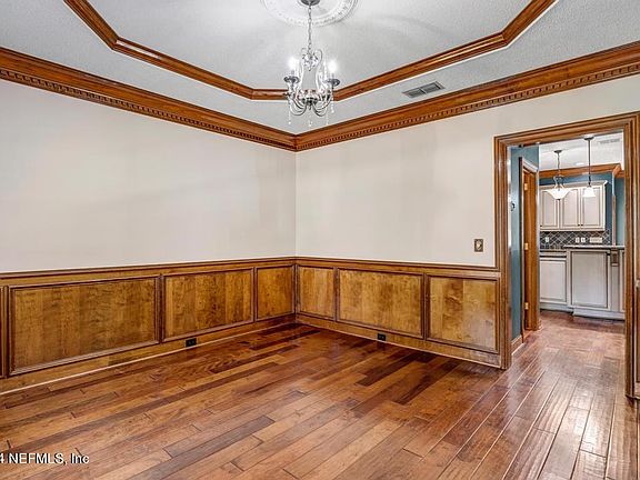 5th image of 2233 HAWKCREST Drive E