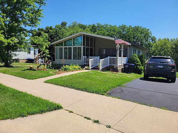 2nd image of 440 N Main St