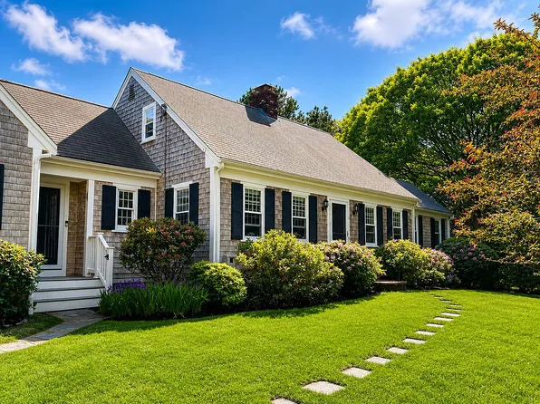 11 Barnes Ln, West Yarmouth, MA 02673